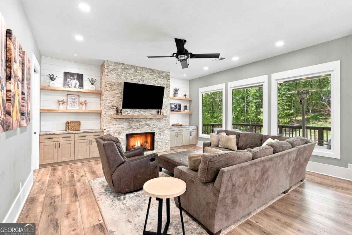 221 Brookhollow RD