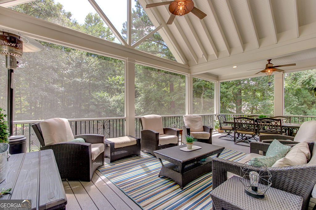 505 Lighthouse LN