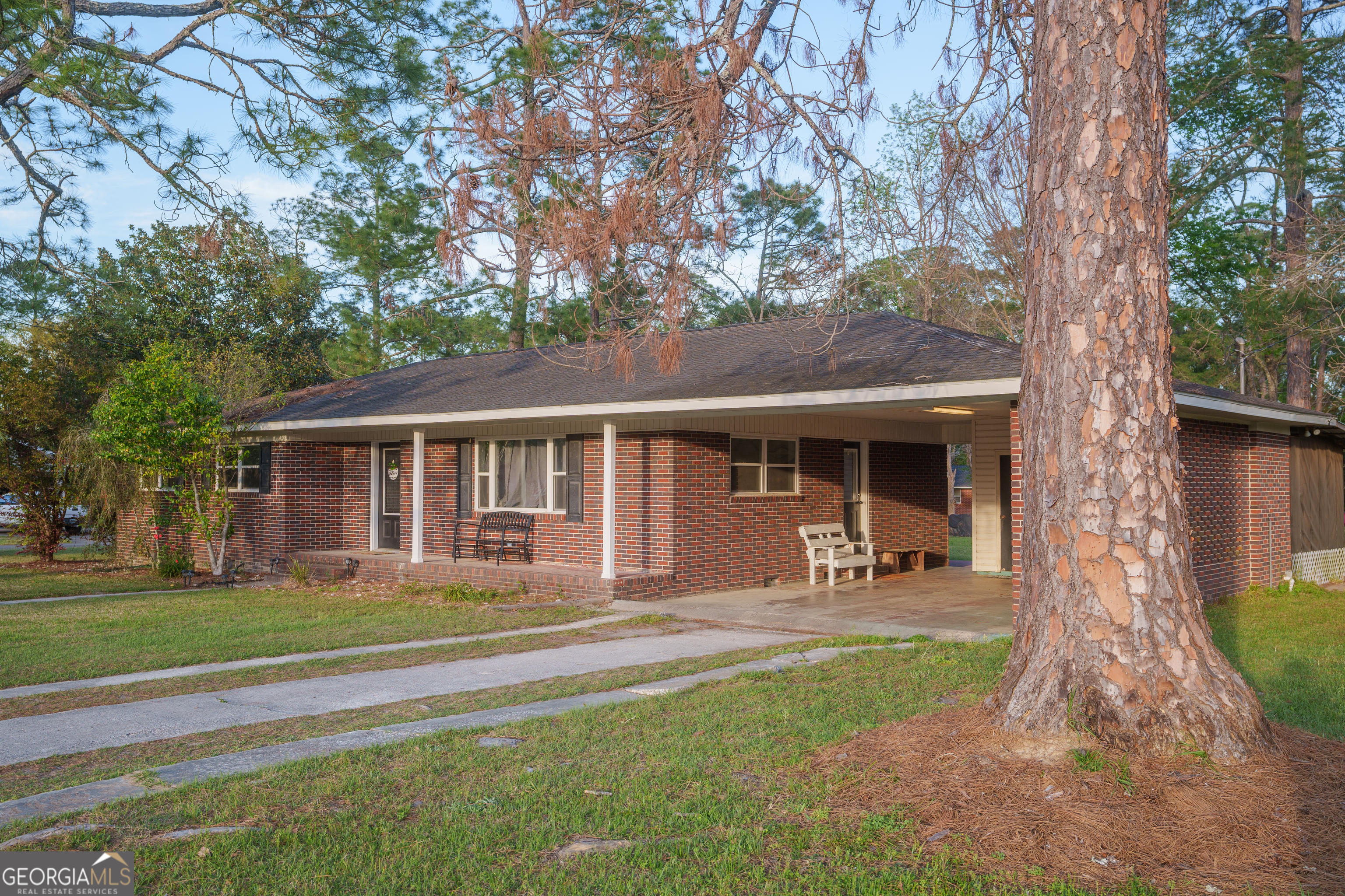 This well-maintained brick home offers 3 bedrooms and 2 bathrooms, perfect for families or first time buyers. The inviting living space is filled with natural light, and the updated kitchen offers modern appliances and ample storage. Enjoy the large backyard for outdoor activities. Located in the heart of Blackshear with easy access to shopping and schools. You can even see the Fireworks on July 4th from the front porch. You can walk or bike around downtown to restaurants the community events. Don't miss out - schedule a showing today!
