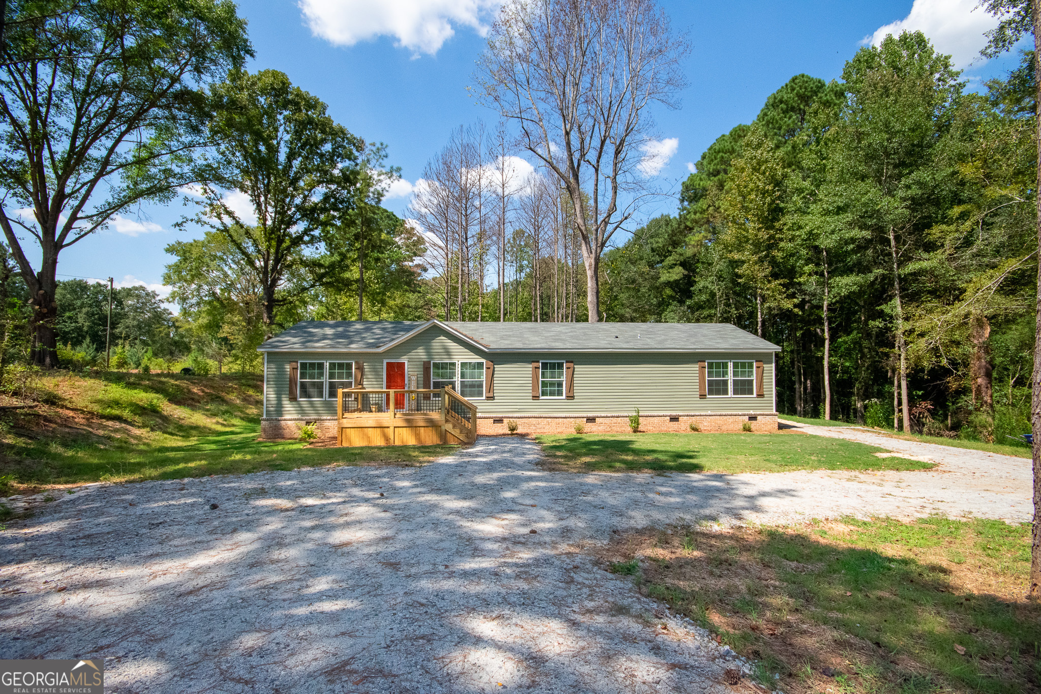 Brand new 2024 manufactured home on 1.3 acres! This 3-bedroom, 2-bath home offers a bright open floor plan with laminate floors throughout and a modern kitchen featuring stainless steel appliances, walk-in pantry, and a large island perfect for gatherings. The spacious primary suite includes a walk-in closet, double vanity, and soaking tub for relaxation. Enjoy country living with plenty of room to spread out, while still having all the modern comforts of a brand-new home!