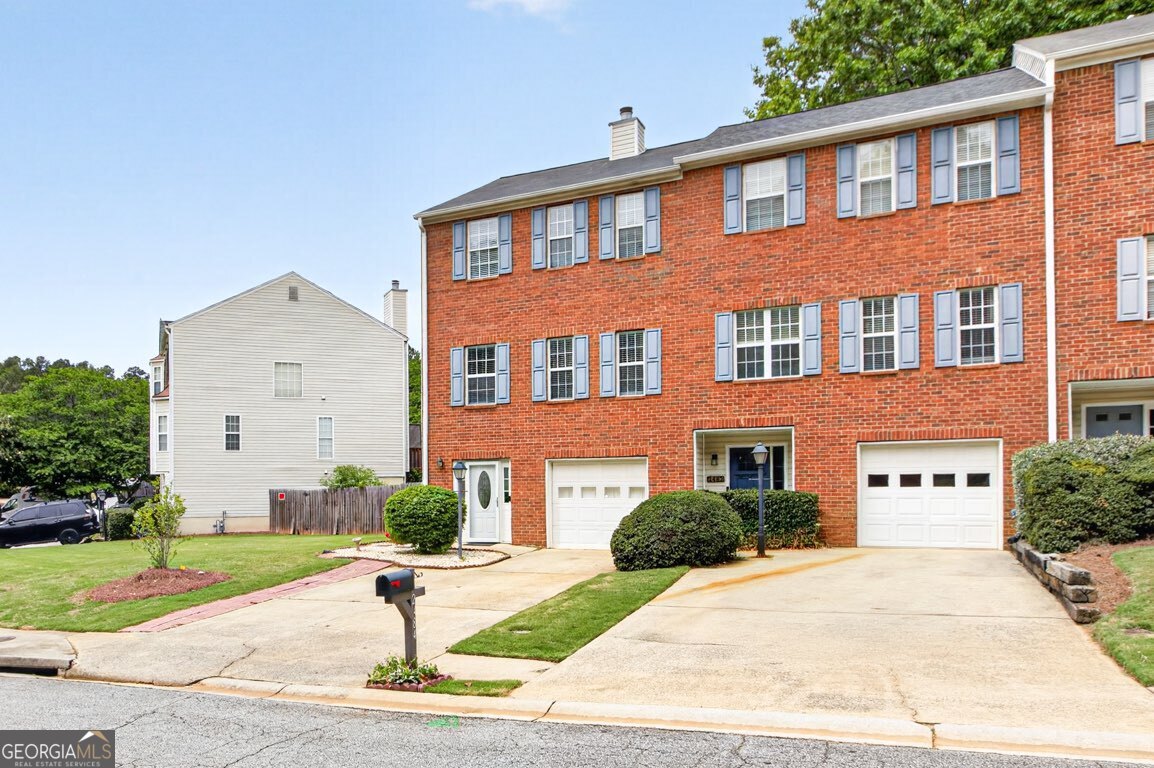 2484 Stonegate DR NW
