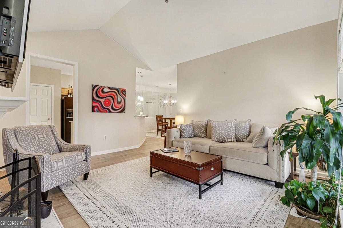 933 Sandringham DR 933