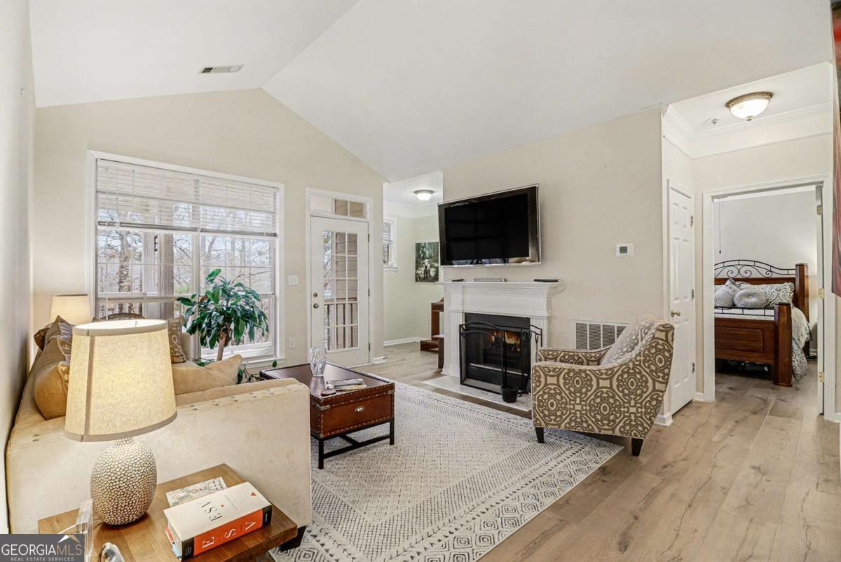 933 Sandringham DR 933