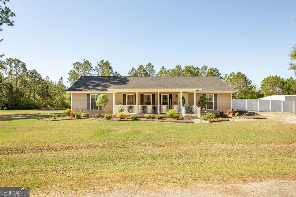 Photo of 4331 Knotty Pine Lane, Waycross, GA 31503 (MLS # 10757328)