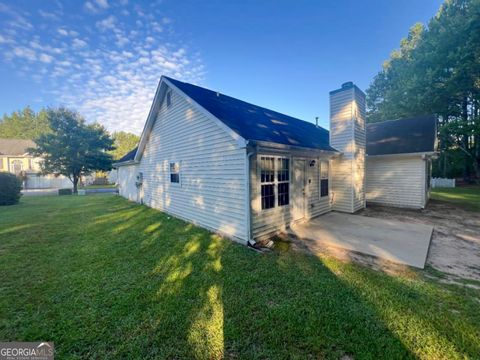 A home in Fairburn