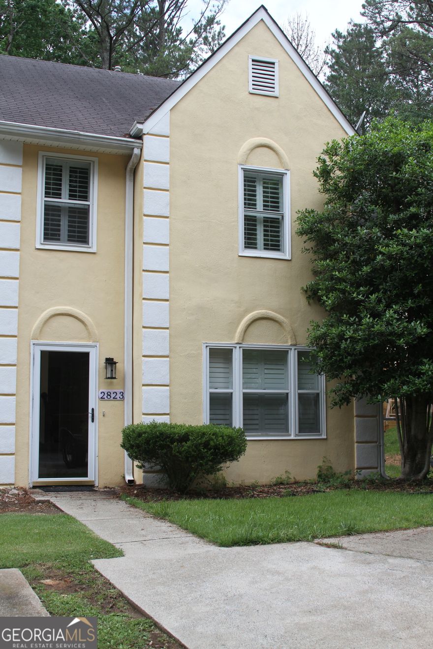 This privately owned and fully renovated townhome offers the perfect blend of modern style, comfort, and convenience-ideal for young professionals, graduate students, or roommates seeking a high-quality rental in an up-and-coming part of Marietta. Located just minutes from I-75, Kennesaw State University, and Marietta Square, the home offers quick access to Atlanta while maintaining a peaceful, residential feel. The quiet, walkable neighborhood is perfect for those who value both privacy and proximity to shopping, dining, and entertainment. From top-to-bottom renovations to premium appliances and finishes, this property is move-in ready and thoughtfully designed for comfortable, low-maintenance living.