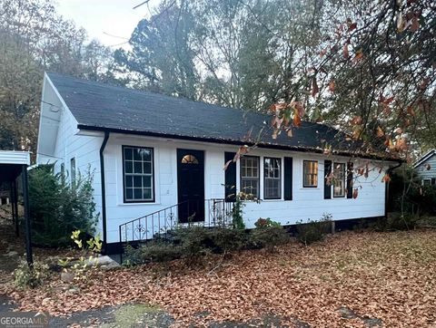 A home in Toccoa