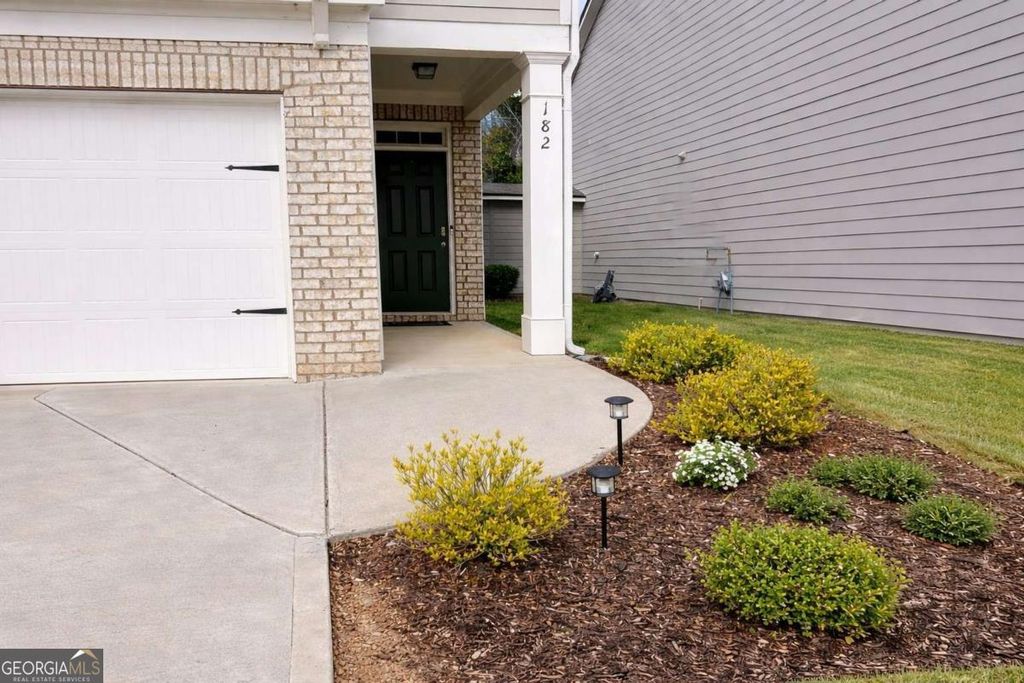 Photo of 182 Woodhouse Circle, Acworth, GA 30102 (MLS # 10697530)