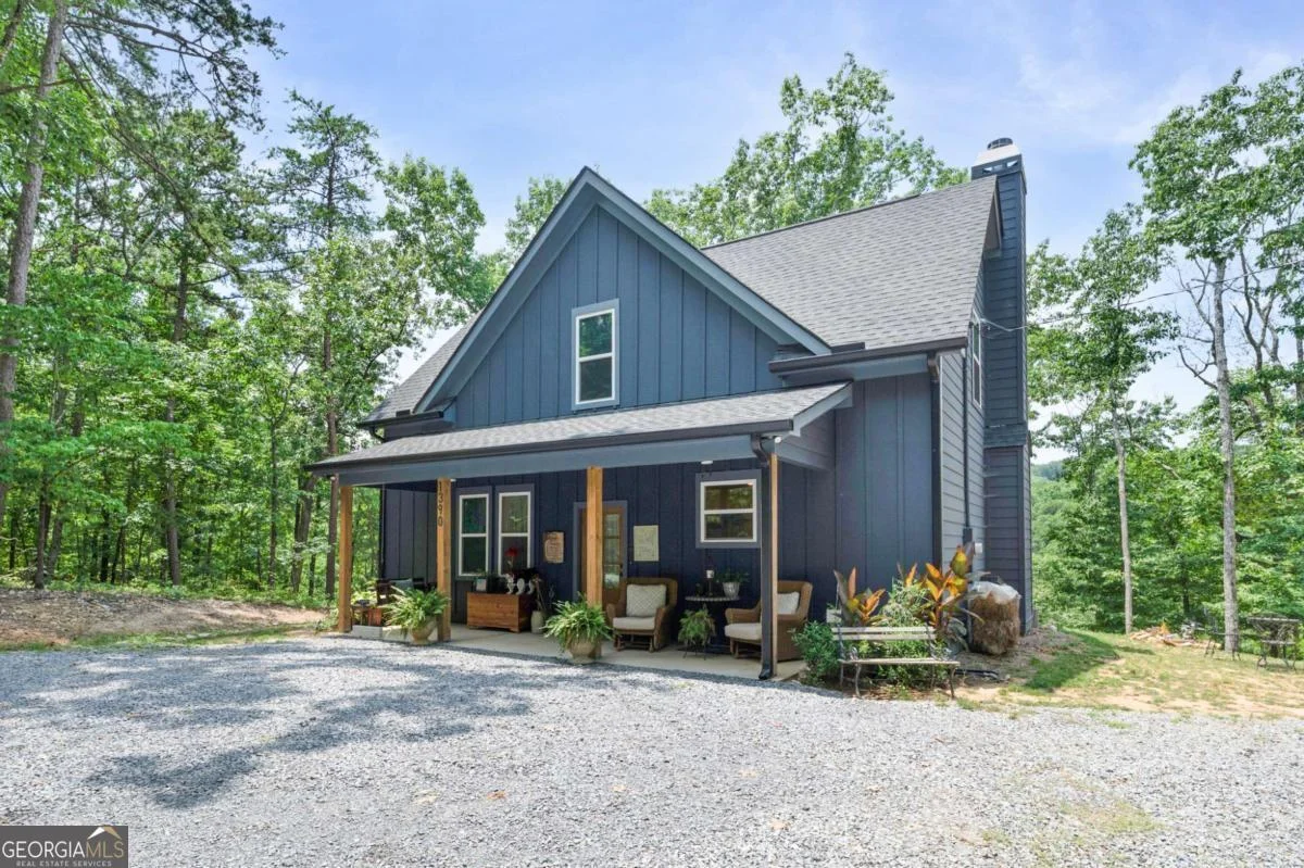 1390 Foxhound Trail NE