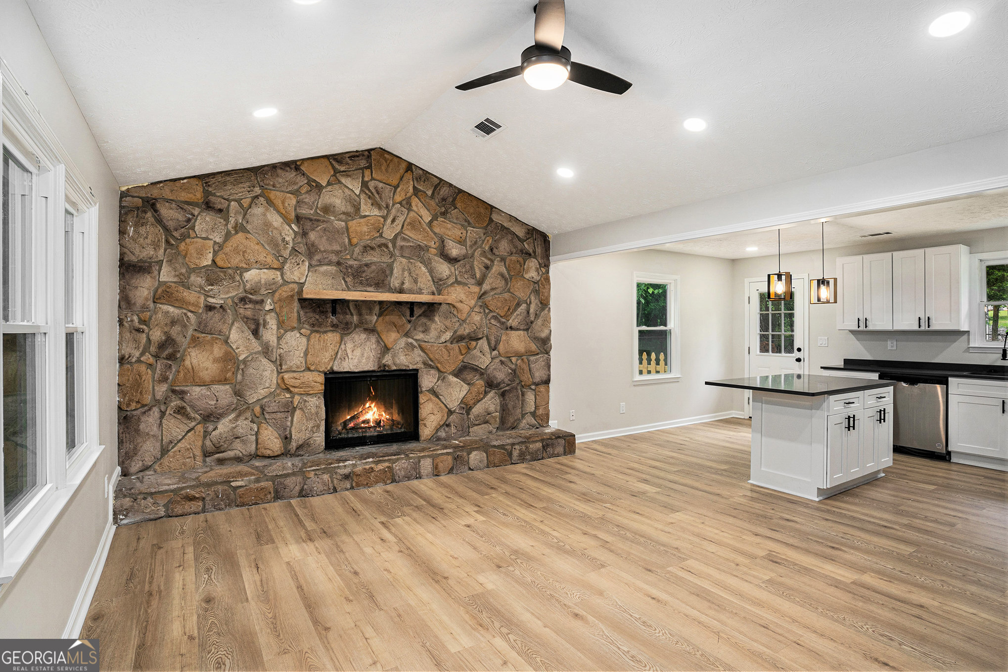 3952 Leisure CT SE