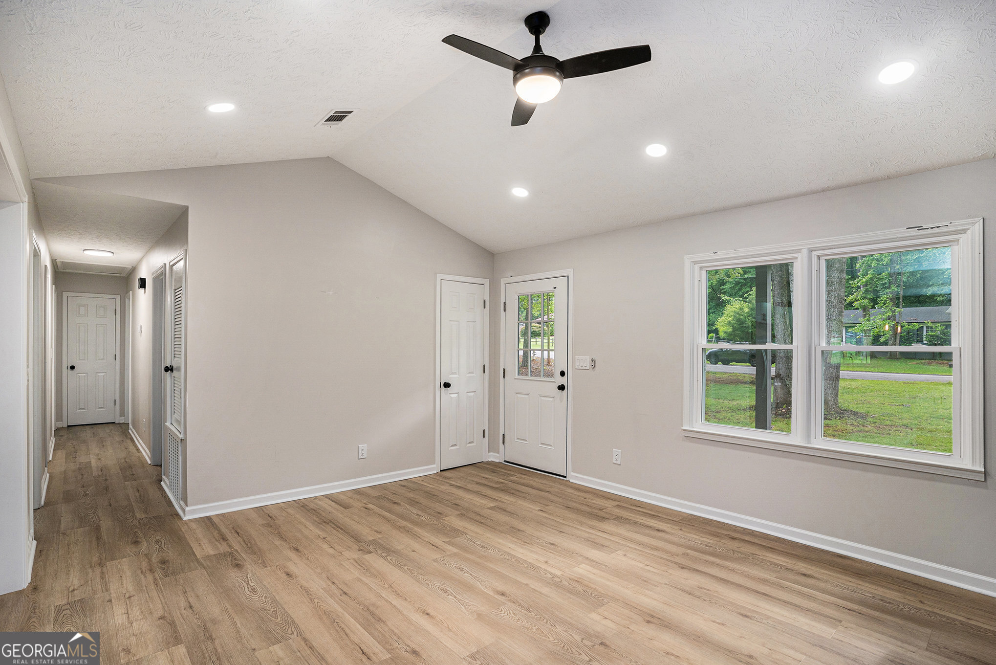 3952 Leisure CT SE