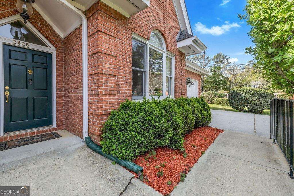 Photo of 2425 William Court, Dunwoody, GA 30360 (MLS # 10718867)