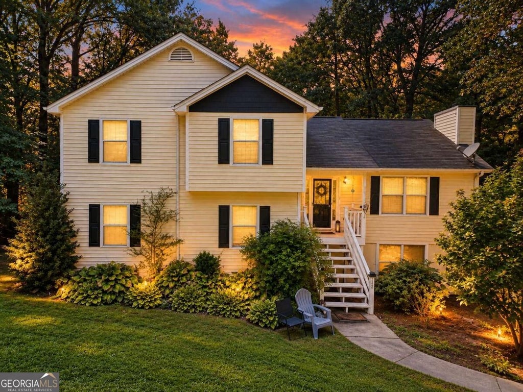 Photo of 138 Mountain Oaks Drive, Carrollton, GA 30116 (MLS # 10839964)