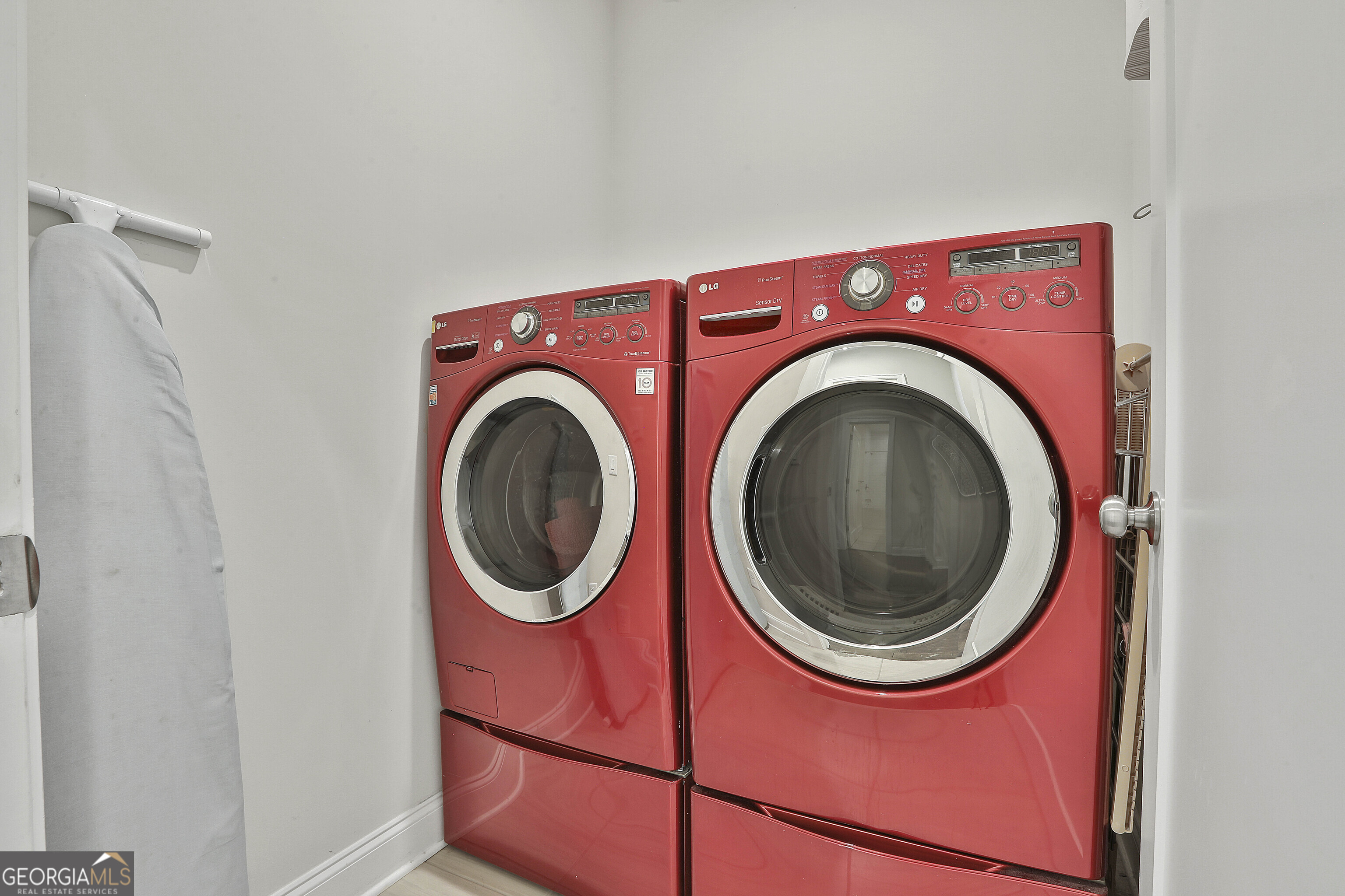 Decatur, Georgia 30033, United States, 4 Bedrooms Bedrooms, ,4 BathroomsBathrooms,Residential,Active,254999