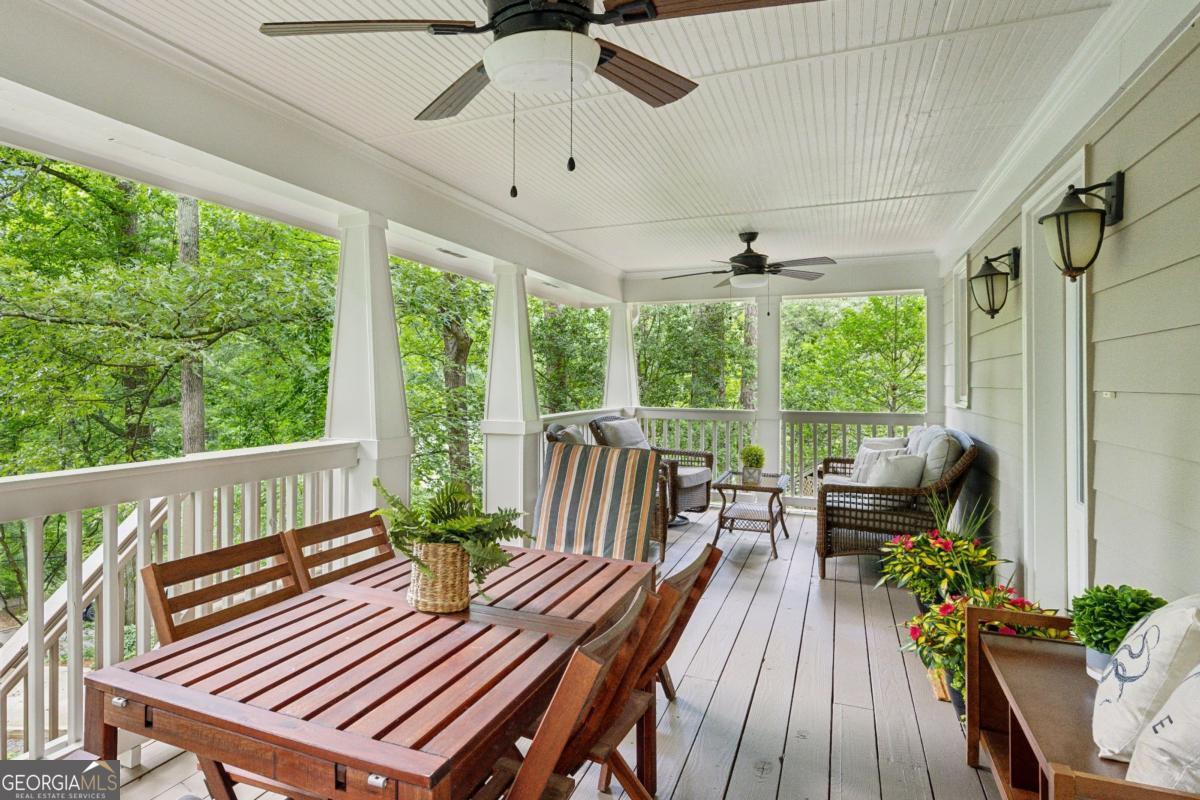 443 Lakeshore DR NE