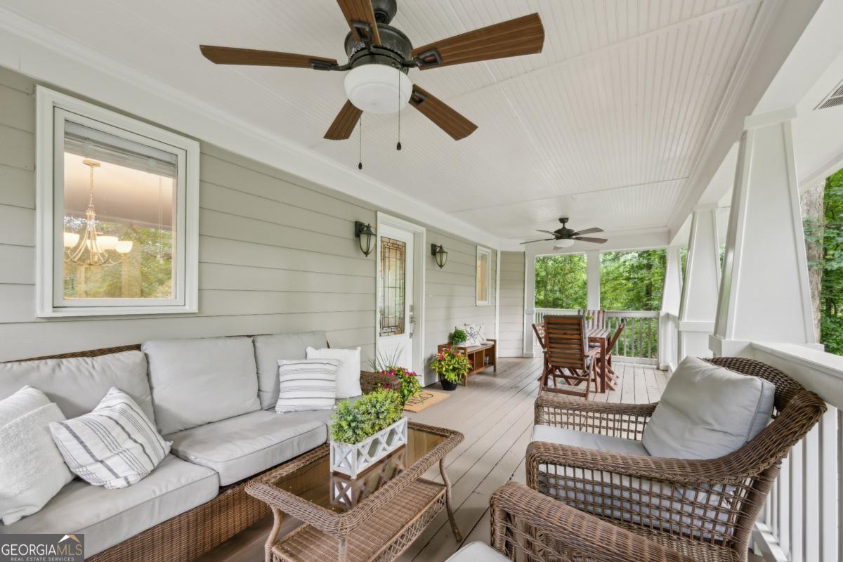 443 Lakeshore DR NE