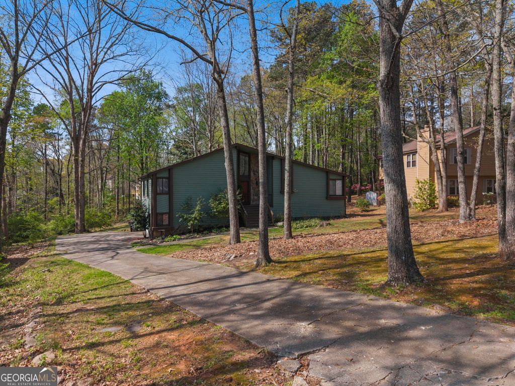 Photo of 6658 Windwood Circle, Douglasville, GA 30135 (MLS # 10724843)