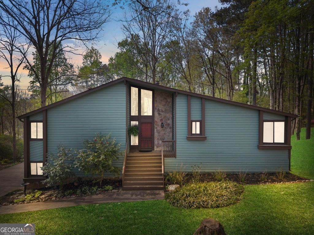 Photo of 6658 Windwood Circle, Douglasville, GA 30135 (MLS # 10724843)