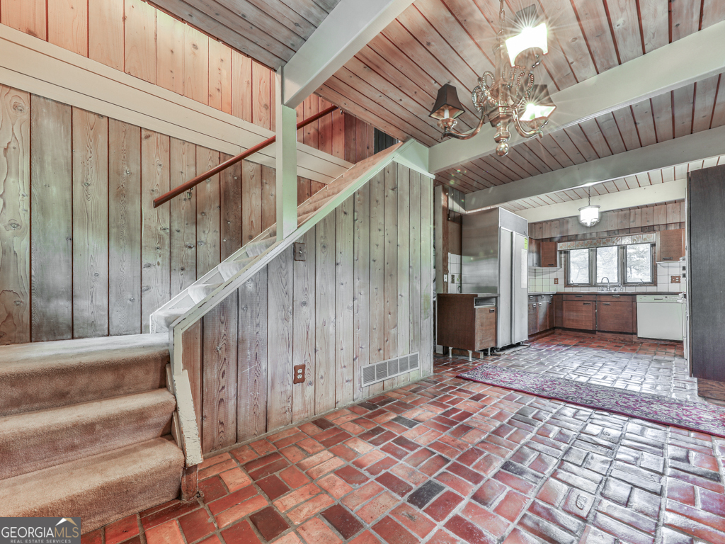 2351 Honeysuckle LN SE