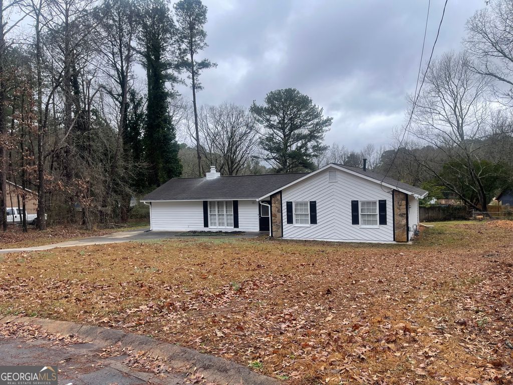 Photo of 1233 Woodland Court SE, Conyers, GA 30013 (MLS # 10664914)