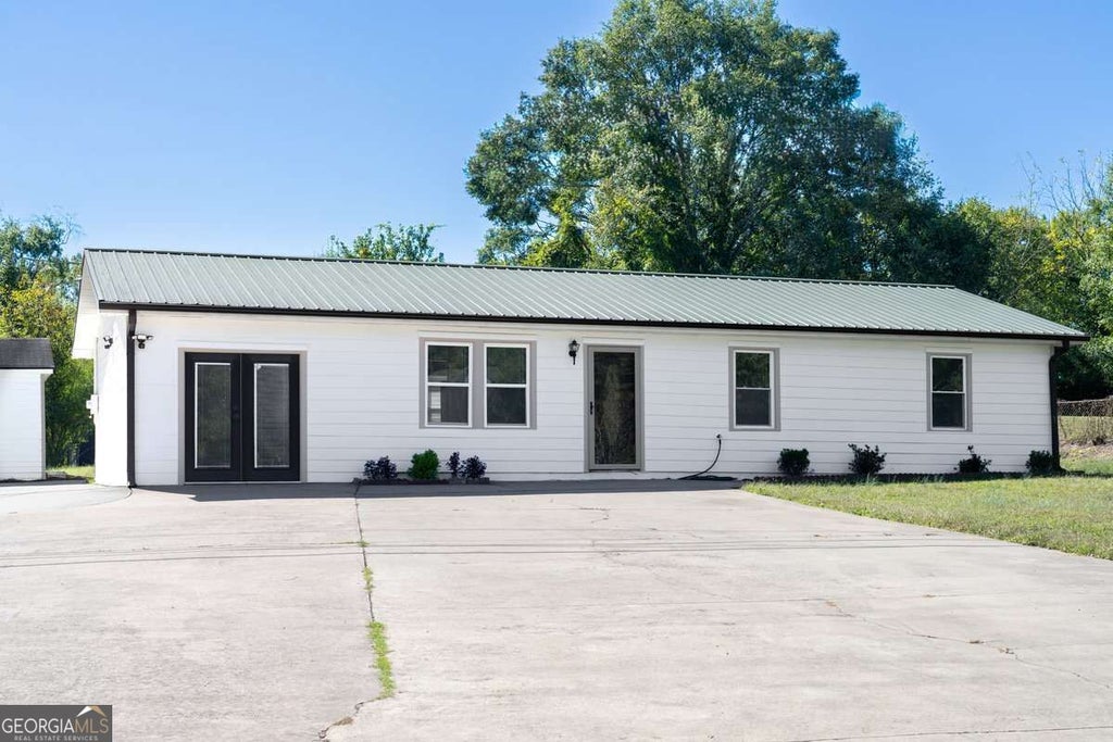 Photo of 3918 Harmony Church Road, Gainesville, GA 30507 (MLS # 10877337)