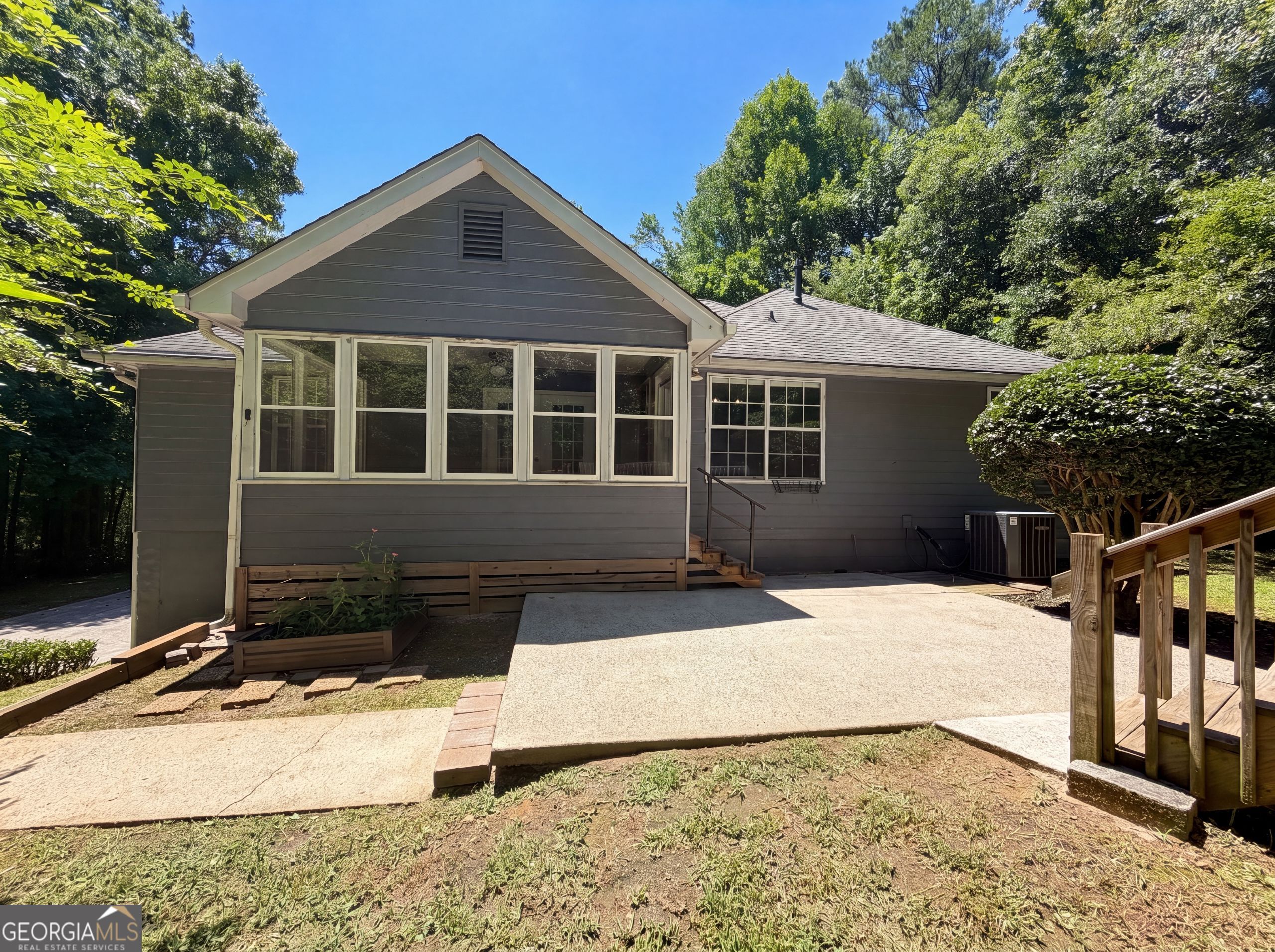 4150 Jonathan LN
