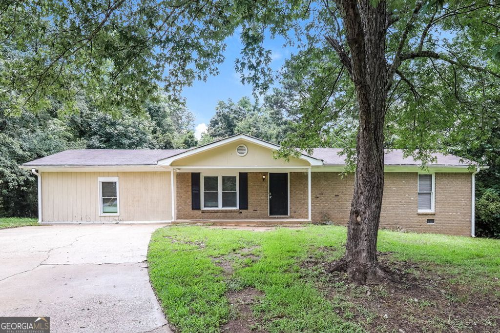 Photo of 1338 W Stoneybrook Drive, Douglasville, GA 30134 (MLS # 10805399)