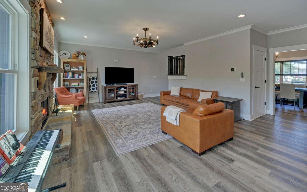 34 Stoneledge CIR 30