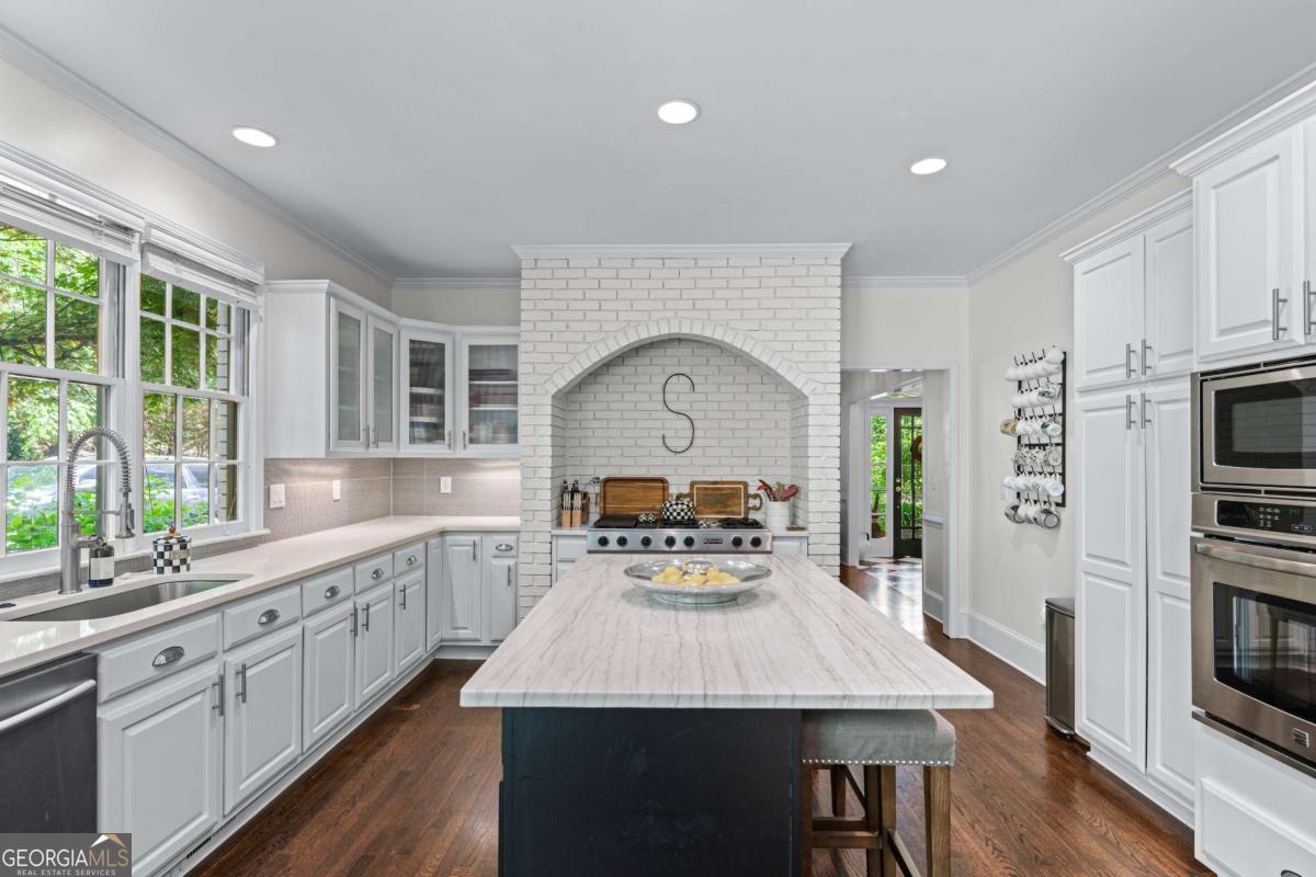 1811 Fountain Hill CT