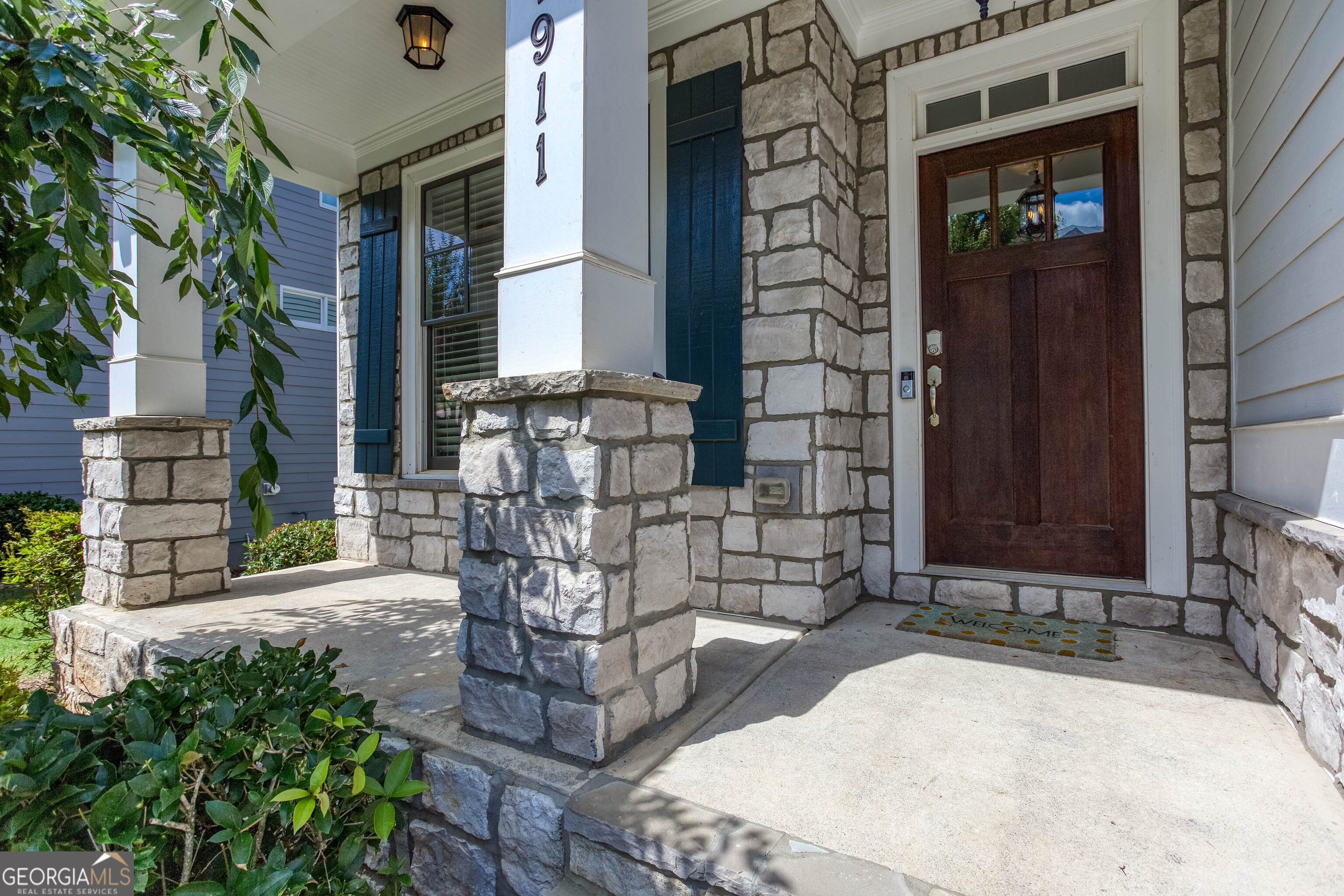 1911 Grand Oaks WAY
