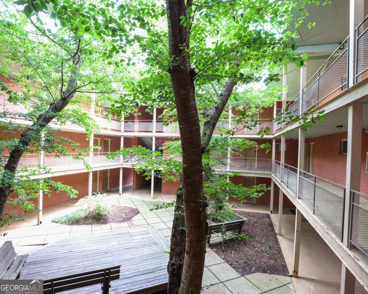 250 Little ST B206