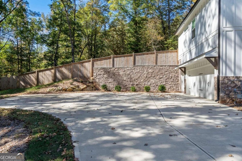 Photo of 17 Pinoak Trail SE, Cartersville, GA 30121 (MLS # 10878129)