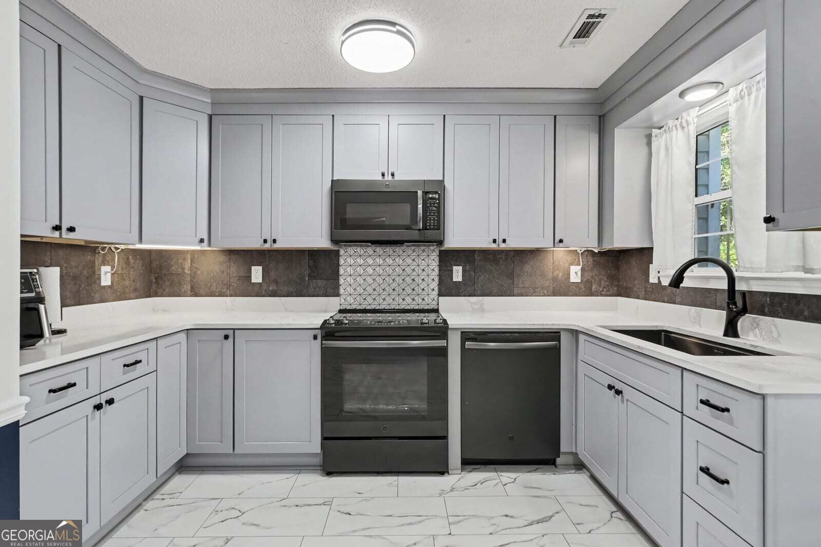 130 Hemlock DR
