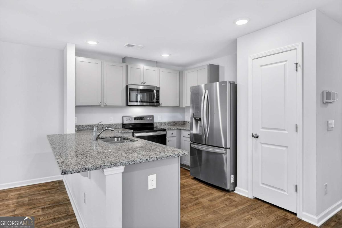 215 Coneflower RD