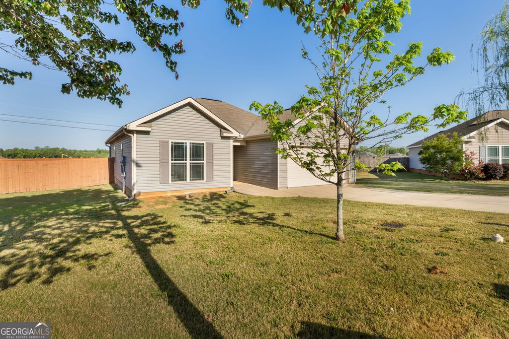 Photo of 304 Worchester Circle, Perry, GA 31069 (MLS # 10738749)