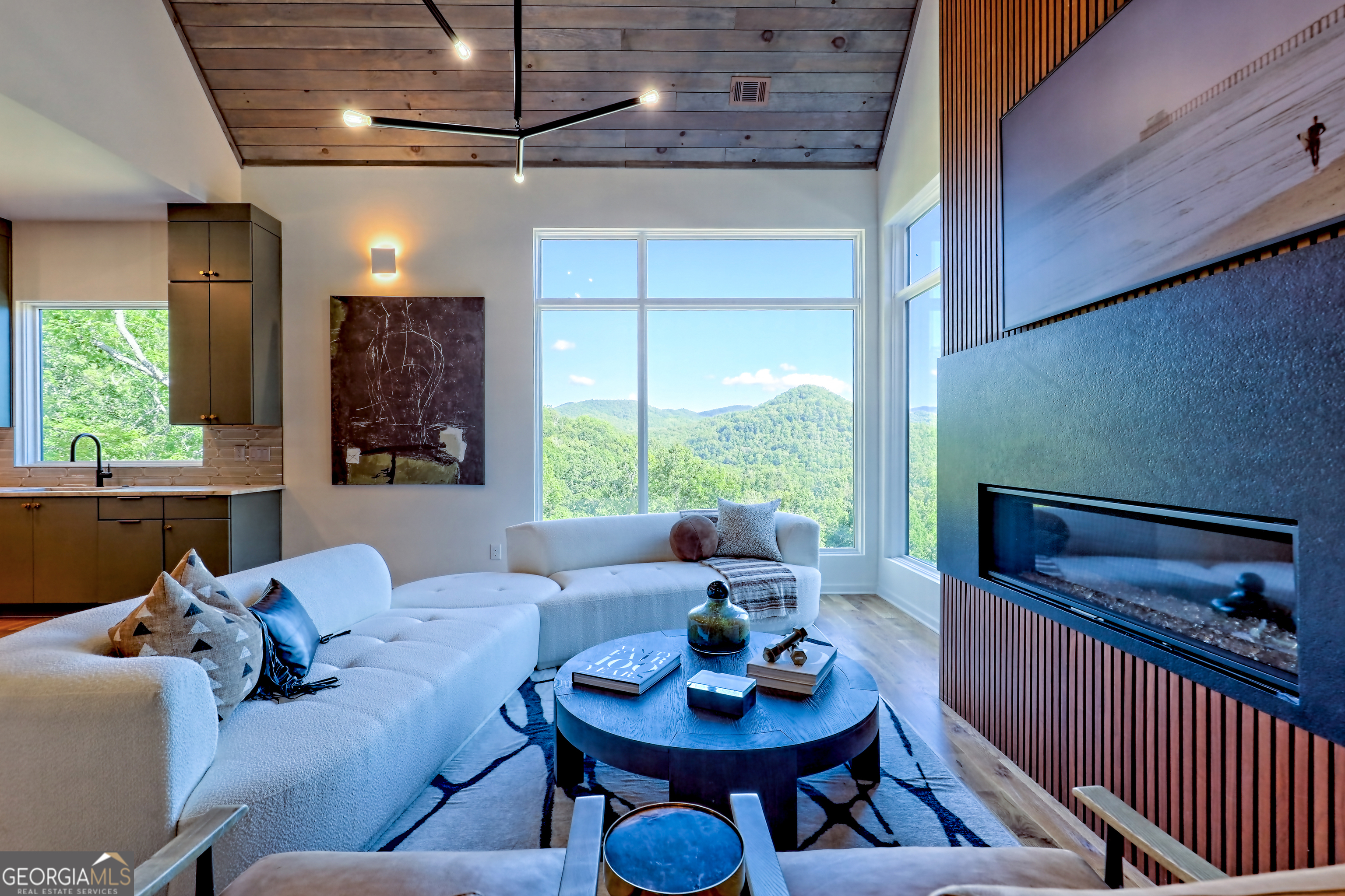 Clayton, Georgia 30525, United States, 4 Bedrooms Bedrooms, ,5 BathroomsBathrooms,Residential,Active,200462