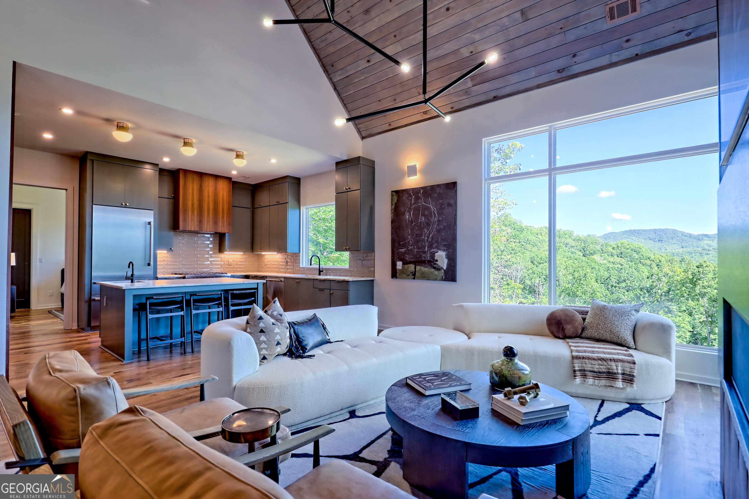 Clayton, Georgia 30525, United States, 4 Bedrooms Bedrooms, ,5 BathroomsBathrooms,Residential,Active,200462