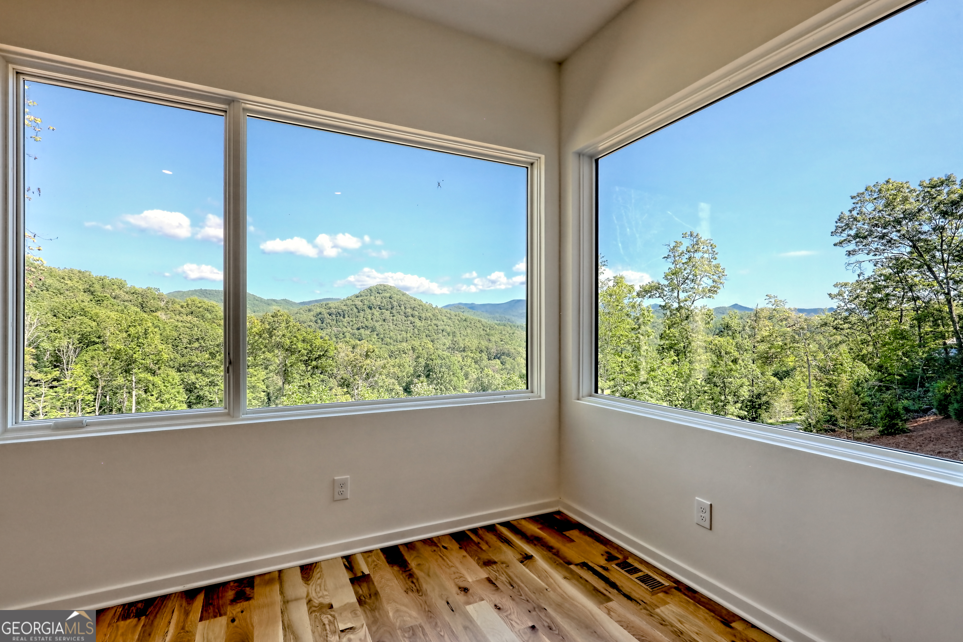 Clayton, Georgia 30525, United States, 4 Bedrooms Bedrooms, ,5 BathroomsBathrooms,Residential,Active,200462