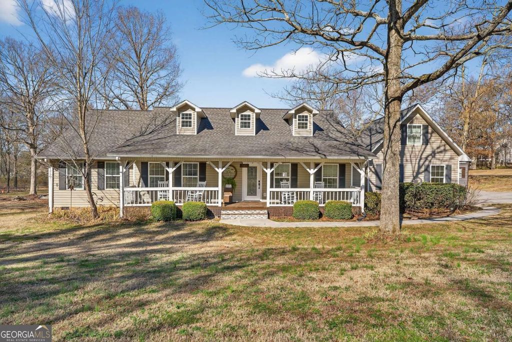 Photo of 165 Richland Street, Calhoun, GA 30701 (MLS # 10695137)