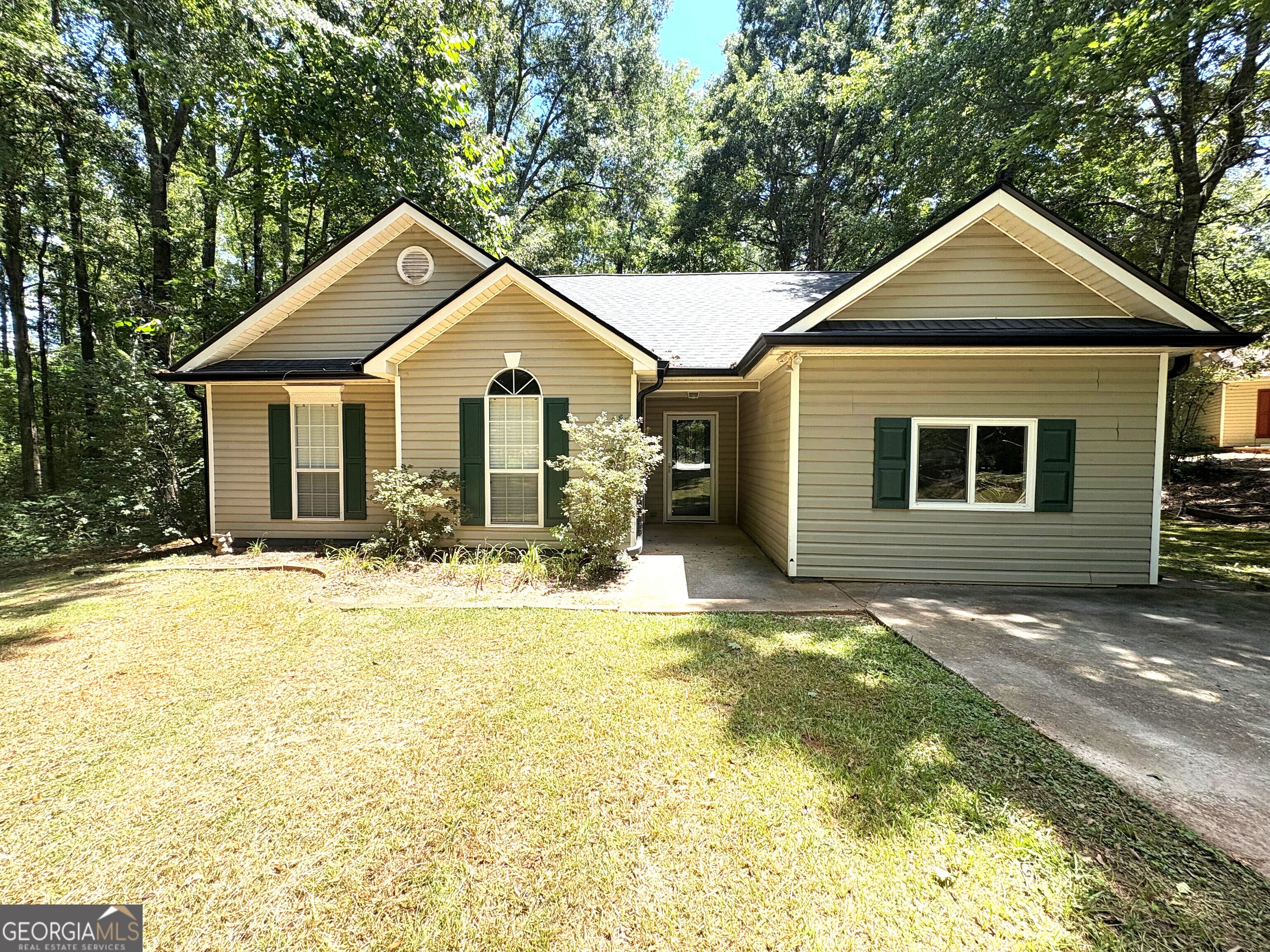 Sharpsburg, Georgia 30277, United States, 3 Bedrooms Bedrooms, ,2 BathroomsBathrooms,Residential,Active,182134