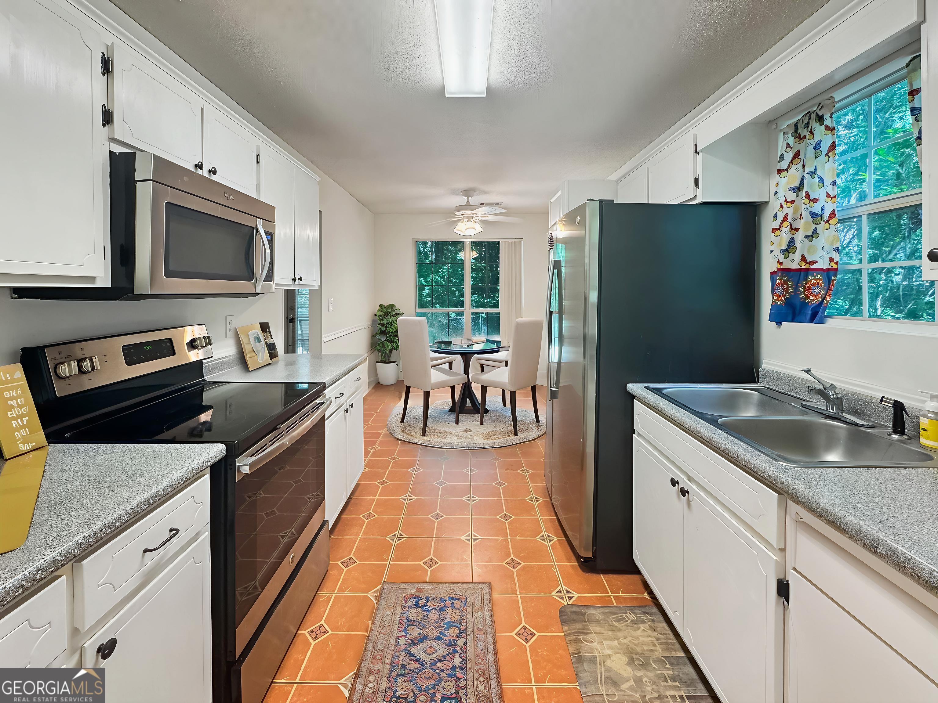 Sharpsburg, Georgia 30277, United States, 3 Bedrooms Bedrooms, ,2 BathroomsBathrooms,Residential,Active,182134