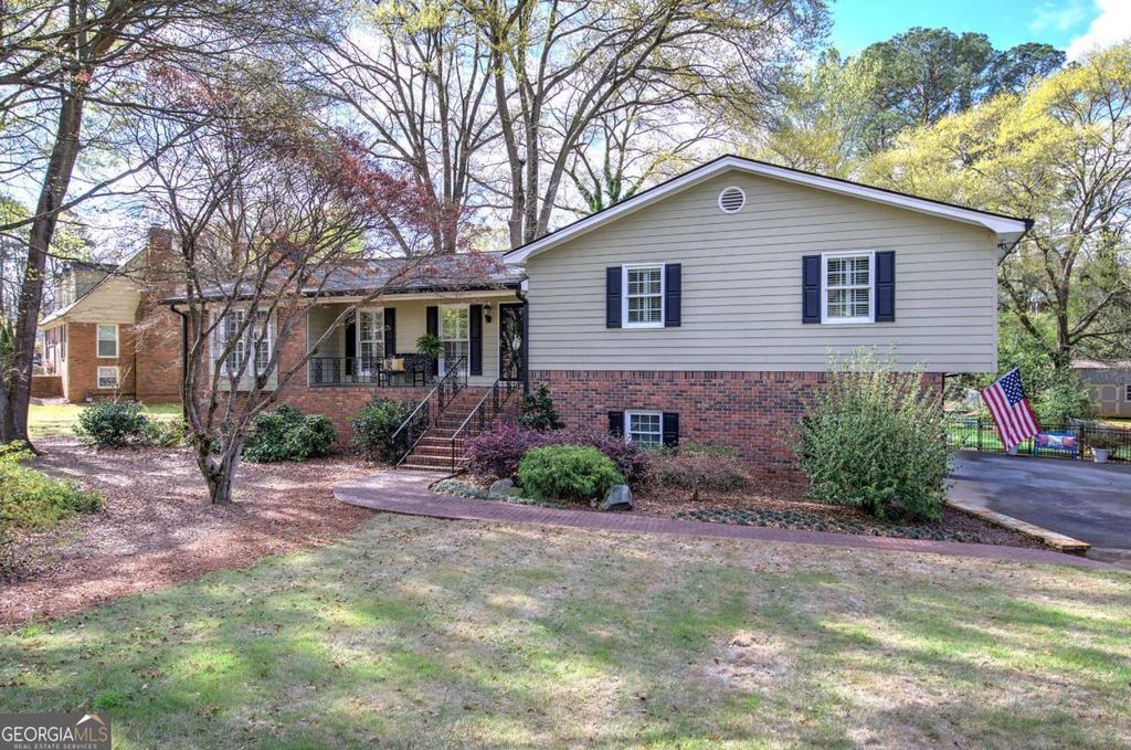 Photo of 27 Walnut Drive, Cartersville, GA 30120 (MLS # 10713450)