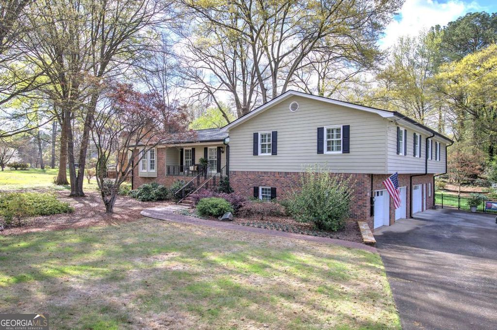 Photo of 27 Walnut Drive, Cartersville, GA 30120 (MLS # 10713450)