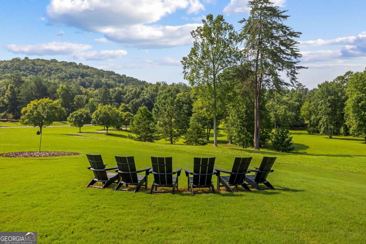 525 N River RD NE