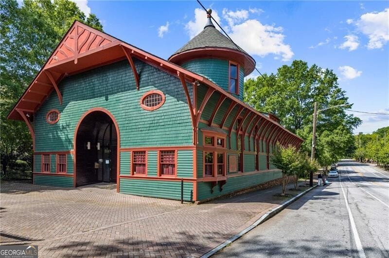 330 McGill Place - Residential