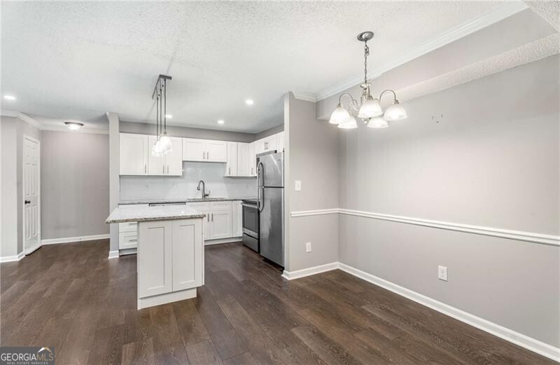 330 McGill Place - Residential