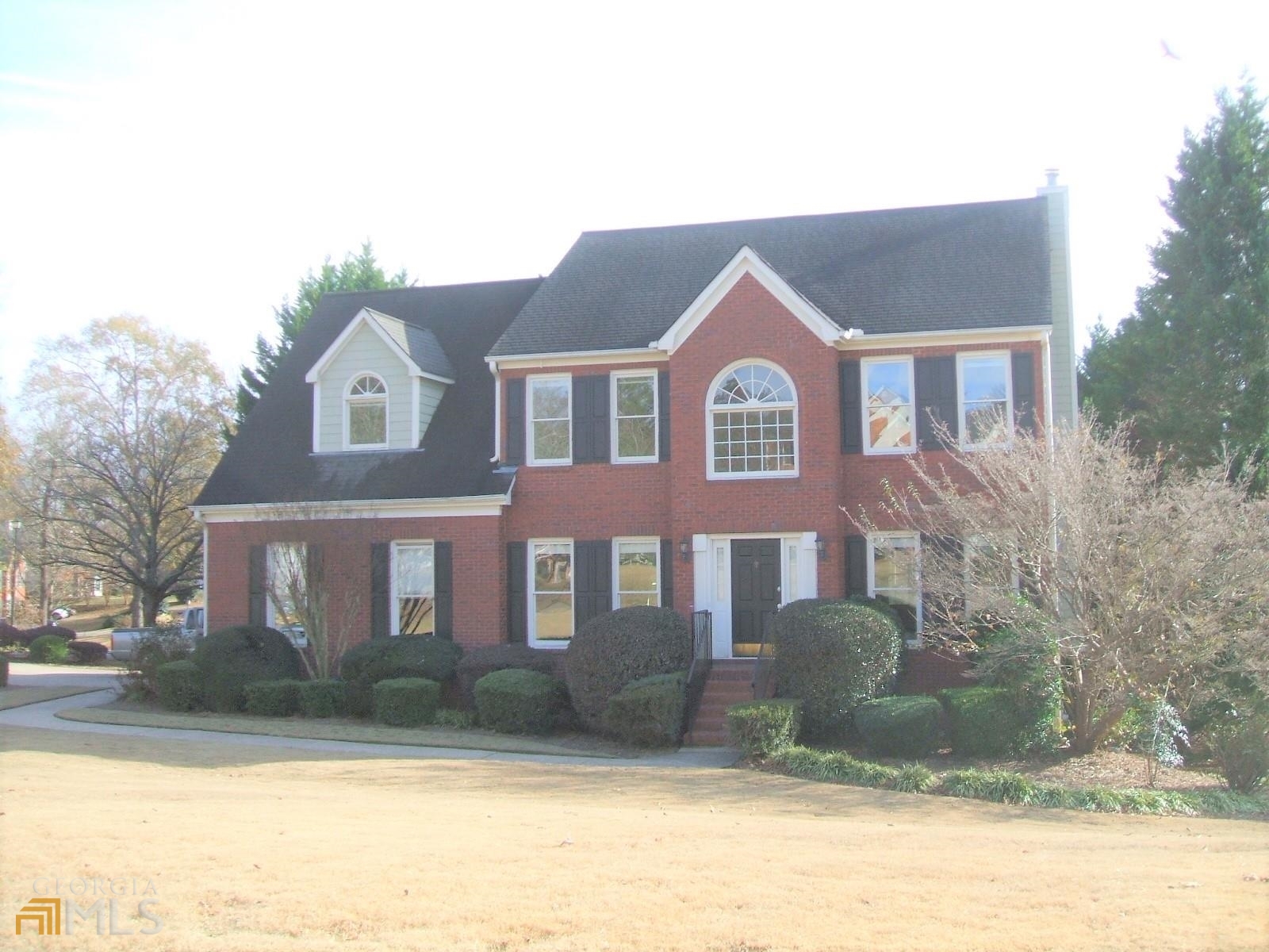 A great find in popular Dressage, a south Forsyth Swim & Tennis community known for its large lots. Spacious, traditional 4 bedroom/ 2.5 bath with full basement. Move-in ready! New HVAC systems (2). Minutes to GA400 exits 12 and 13, grand Fowler Park, Big Creek Greenway, Halcyon shopping & dining, Forsyth County schools of excellence!