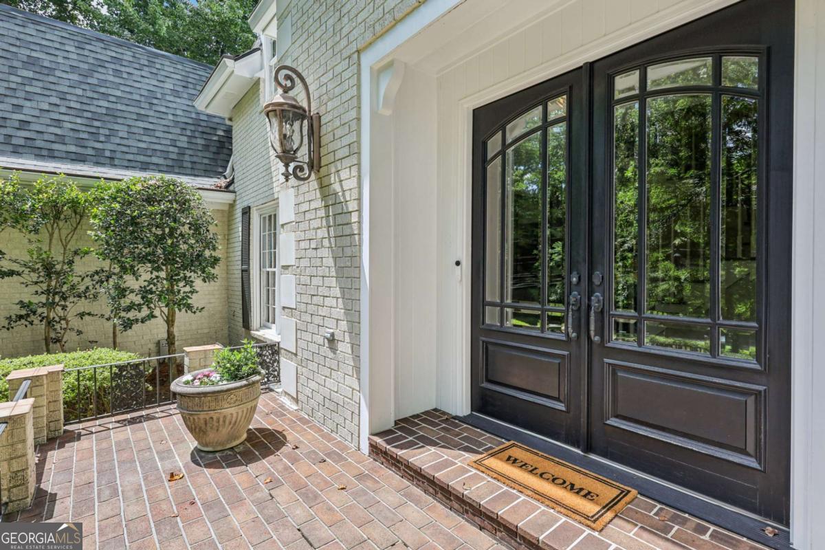 1382 W Wesley RD NW