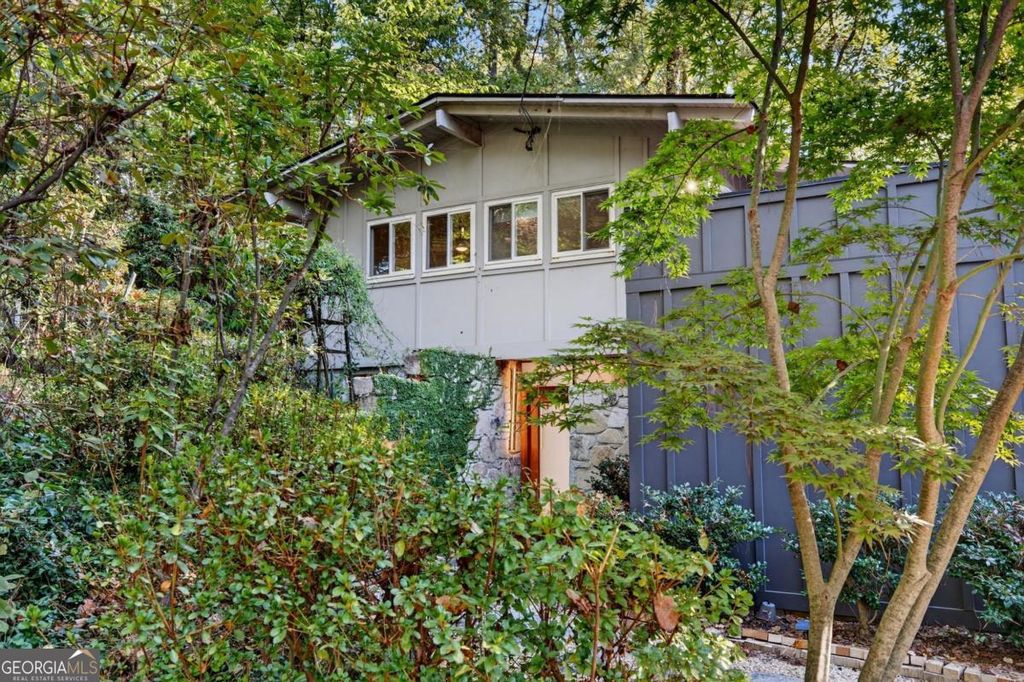 Photo of 3813 Watkins Place NE, Brookhaven, GA 30319 (MLS # 10660222)