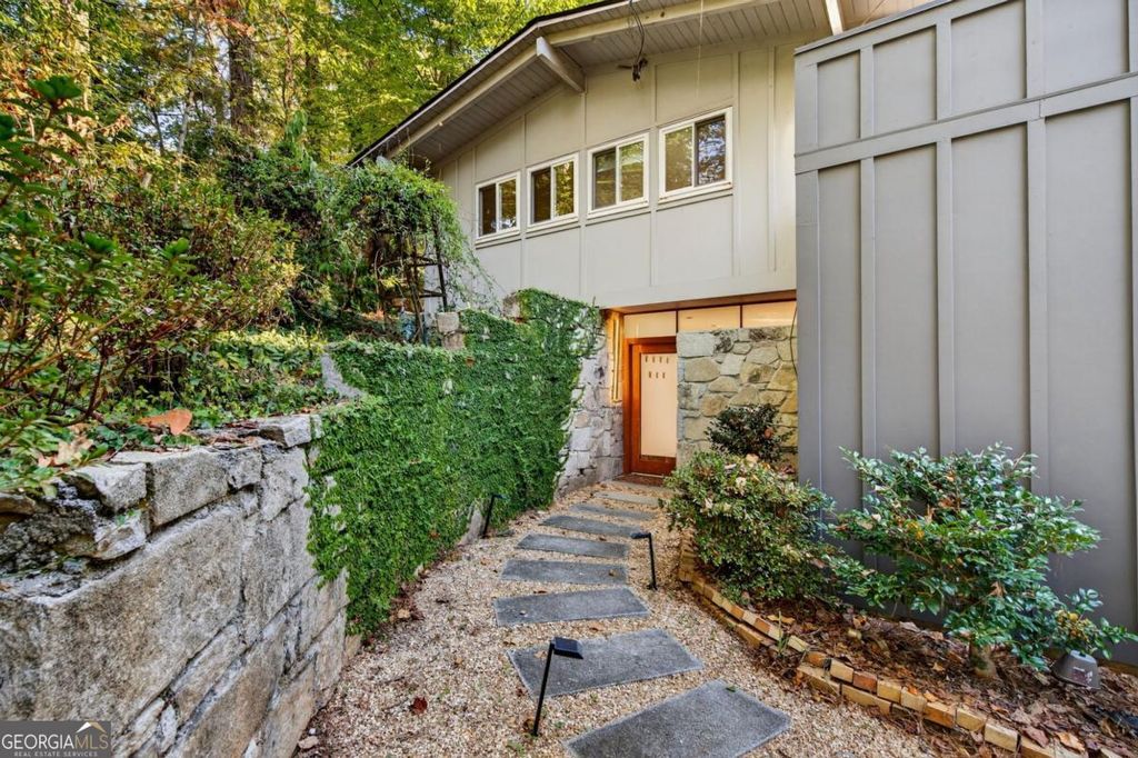 Photo of 3813 Watkins Place NE, Brookhaven, GA 30319 (MLS # 10660222)